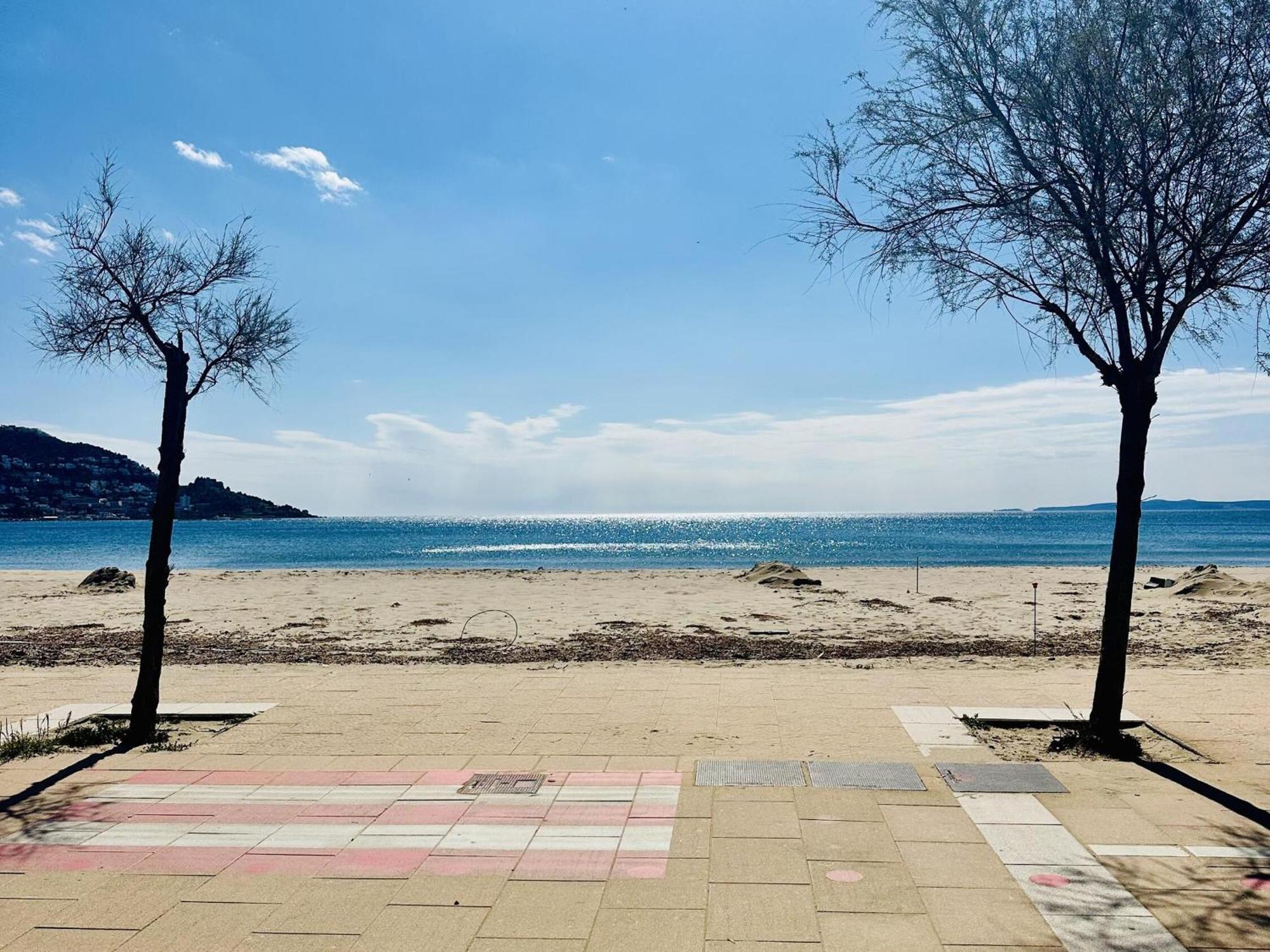 Appartement 2112 Hort De Mar A 306, Vista Inmejorable, En 1ª Linea De Mar Y Frente A La Playa Mas Espaciosa De Roses. Edificio Tranquilo. Parking. - Es-258-37