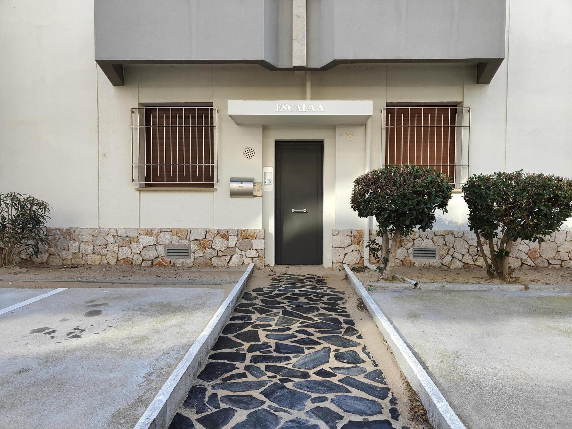 2112 Hort De Mar A 306, Vista Inmejorable, En 1ª Linea De Mar Y Frente A La Playa Mas Espaciosa De Roses. Edificio Tranquilo. Parking. - Es-258-37 *