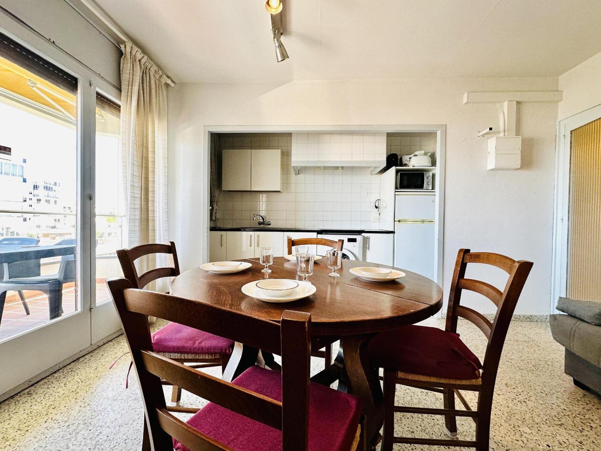 Appartement 2112 Hort De Mar A 306, Vista Inmejorable, En 1ª Linea De Mar Y Frente A La Playa Mas Espaciosa De Roses. Edificio Tranquilo. Parking. - Es-258-37 *