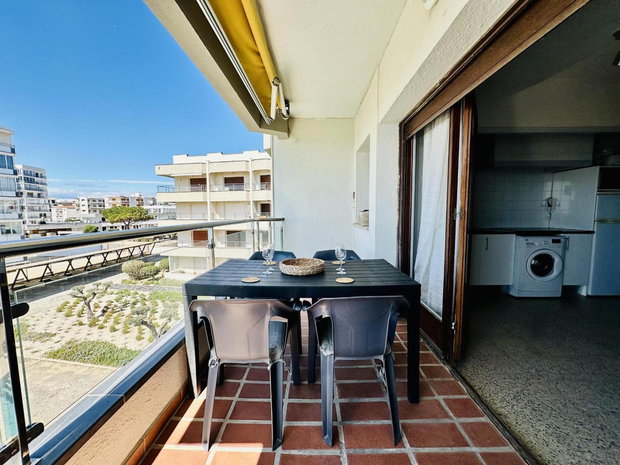 2112 Hort De Mar A 306, Vista Inmejorable, En 1ª Linea De Mar Y Frente A La Playa Mas Espaciosa De Roses. Edificio Tranquilo. Parking. - Es-258-37 *