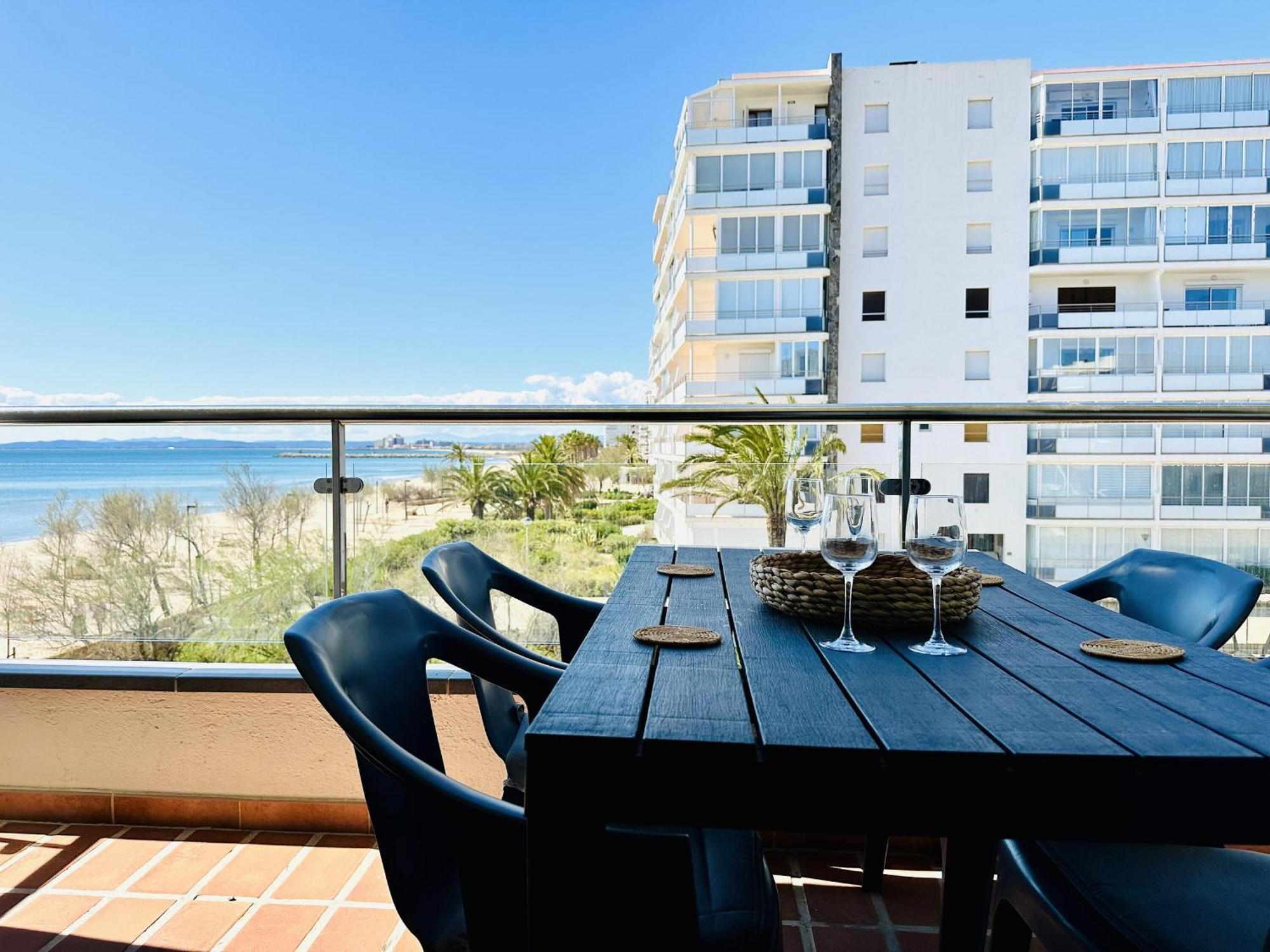 2112 Hort De Mar A 306, Vista Inmejorable, En 1ª Linea De Mar Y Frente A La Playa Mas Espaciosa De Roses. Edificio Tranquilo. Parking. - Es-258-37 * Roses