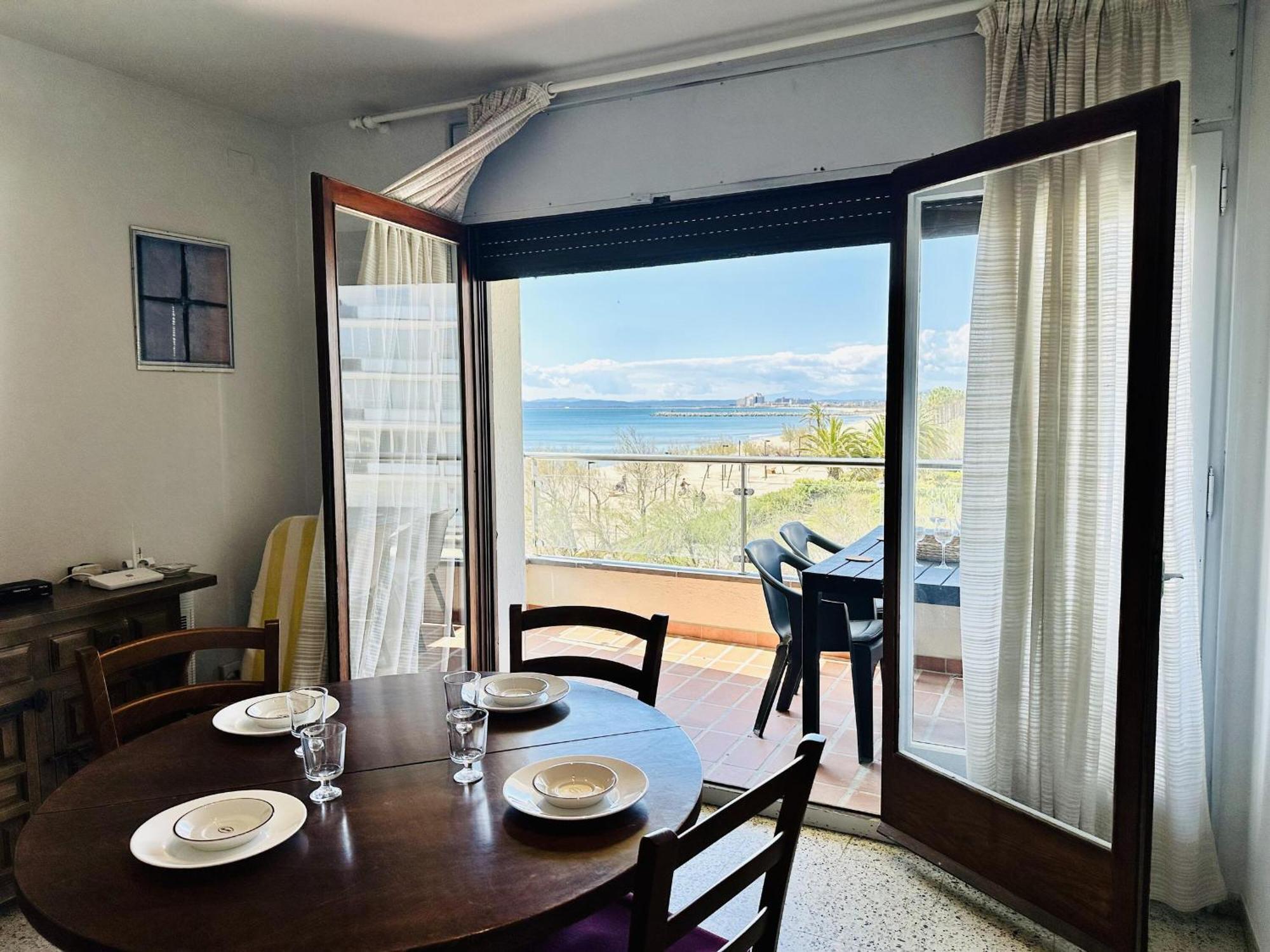 2112 Hort De Mar A 306, Vista Inmejorable, En 1ª Linea De Mar Y Frente A La Playa Mas Espaciosa De Roses. Edificio Tranquilo. Parking. - Es-258-37 Appartement *